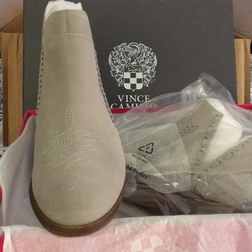 Never worn Size 8 Vince Camuto